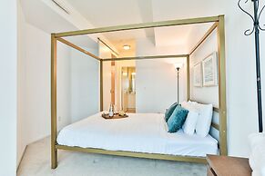 Vibrant Urban Condo 2Bed 2Bath