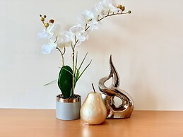 Vibrant Urban Condo 2Bed 2Bath