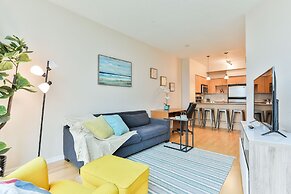 Vibrant Urban Condo 2Bed 2Bath