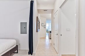 Vibrant Urban Condo 2Bed 2Bath
