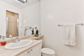 Vibrant Urban Condo 2Bed 2Bath