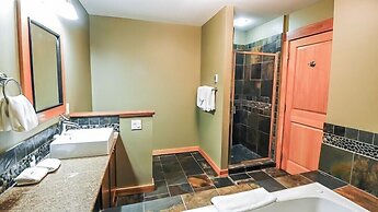 Pinnacle Ridge Chalets by Fernie Lodging