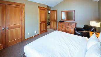 Pinnacle Ridge Chalets by Fernie Lodging