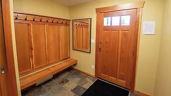 Pinnacle Ridge Chalets by Fernie Lodging