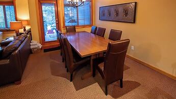 Pinnacle Ridge Chalets by Fernie Lodging