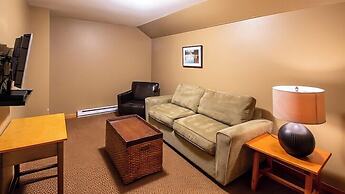 Pinnacle Ridge Chalets by Fernie Lodging