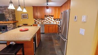 Pinnacle Ridge Chalets by Fernie Lodging