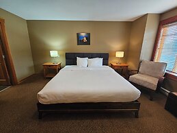Pinnacle Ridge Chalets by Fernie Lodging