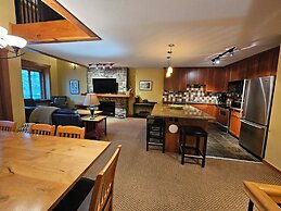 Pinnacle Ridge Chalets by Fernie Lodging