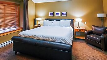 Pinnacle Ridge Chalets by Fernie Lodging