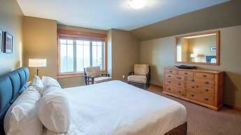 Pinnacle Ridge Chalets by Fernie Lodging