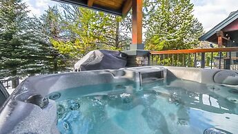 Pinnacle Ridge Chalets by Fernie Lodging