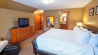 Pinnacle Ridge Chalets by Fernie Lodging