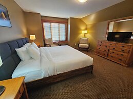Pinnacle Ridge Chalets by Fernie Lodging
