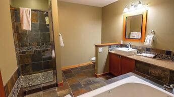 Pinnacle Ridge Chalets by Fernie Lodging