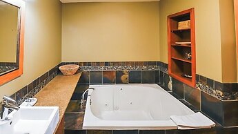 Pinnacle Ridge Chalets by Fernie Lodging