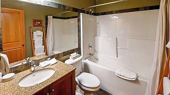 Pinnacle Ridge Chalets by Fernie Lodging