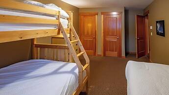 Pinnacle Ridge Chalets by Fernie Lodging