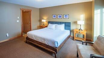 Pinnacle Ridge Chalets by Fernie Lodging