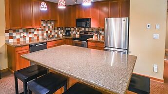 Pinnacle Ridge Chalets by Fernie Lodging