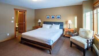 Pinnacle Ridge Chalets by Fernie Lodging