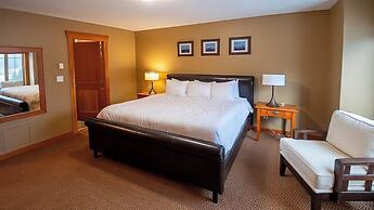 Pinnacle Ridge Chalets by Fernie Lodging