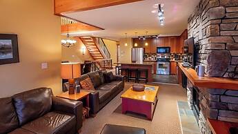 Pinnacle Ridge Chalets by Fernie Lodging