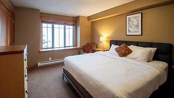 Pinnacle Ridge Chalets by Fernie Lodging