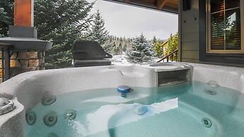Pinnacle Ridge Chalets by Fernie Lodging