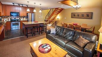 Pinnacle Ridge Chalets by Fernie Lodging