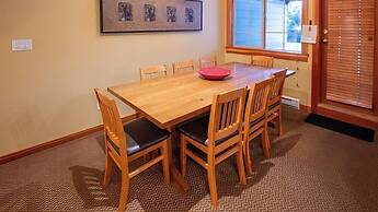 Pinnacle Ridge Chalets by Fernie Lodging