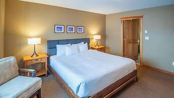 Pinnacle Ridge Chalets by Fernie Lodging