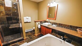 Pinnacle Ridge Chalets by Fernie Lodging