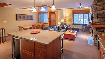 Pinnacle Ridge Chalets by Fernie Lodging
