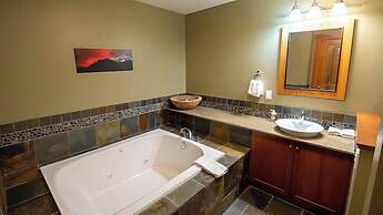 Pinnacle Ridge Chalets by Fernie Lodging