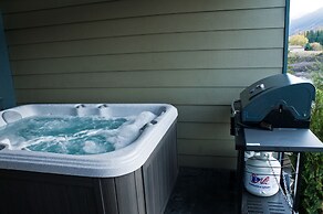 Pinnacle Ridge Chalets by Fernie Lodging