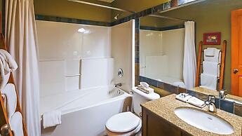 Pinnacle Ridge Chalets by Fernie Lodging