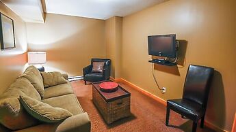 Pinnacle Ridge Chalets by Fernie Lodging