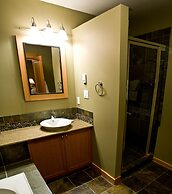 Pinnacle Ridge Chalets by Fernie Lodging