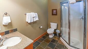 Pinnacle Ridge Chalets by Fernie Lodging