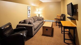 Pinnacle Ridge Chalets by Fernie Lodging