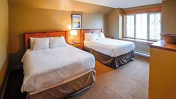 Pinnacle Ridge Chalets by Fernie Lodging