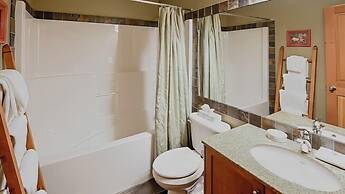 Pinnacle Ridge Chalets by Fernie Lodging