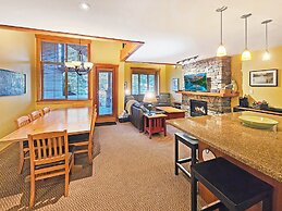 Pinnacle Ridge Chalets by Fernie Lodging