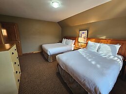 Pinnacle Ridge Chalets by Fernie Lodging