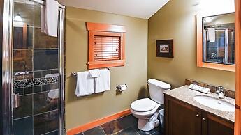 Pinnacle Ridge Chalets by Fernie Lodging
