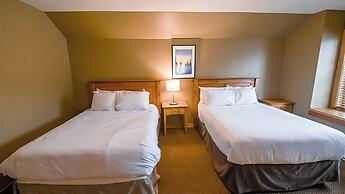 Pinnacle Ridge Chalets by Fernie Lodging