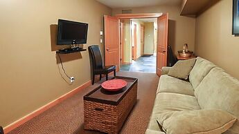 Pinnacle Ridge Chalets by Fernie Lodging