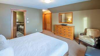 Pinnacle Ridge Chalets by Fernie Lodging