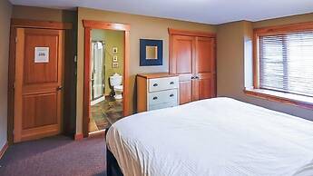 Pinnacle Ridge Chalets by Fernie Lodging